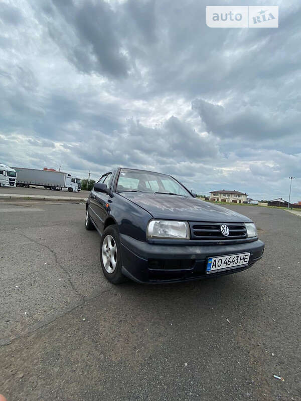 Седан Volkswagen Vento 1994 в Ужгороде