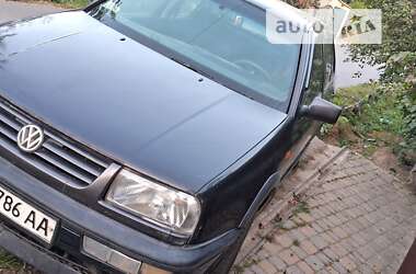 Седан Volkswagen Vento 1992 в 