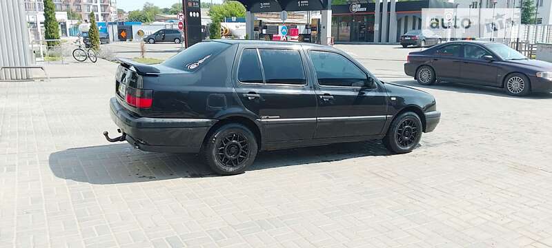 Седан Volkswagen Vento 1996 в Зарічному