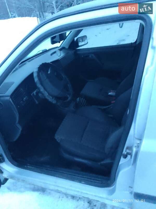 Седан Volkswagen Vento 1995 в Черновцах