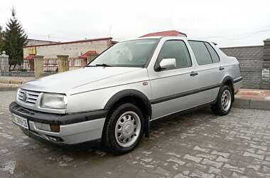 Седан Volkswagen Vento 1998 в Новояворовске