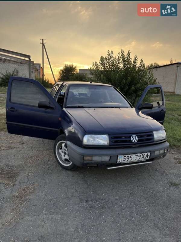 Седан Volkswagen Vento 1994 в Днепре