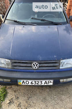 Седан Volkswagen Vento 1993 в Хусте