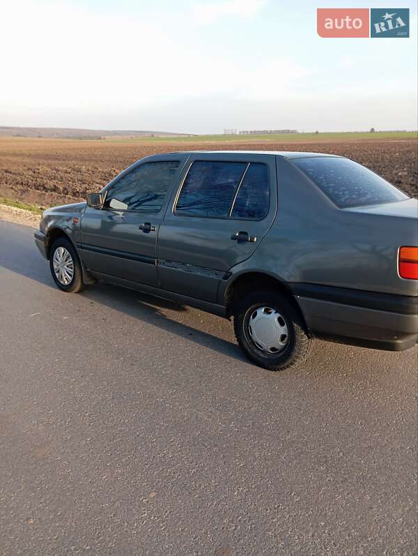 Седан Volkswagen Vento 1993 в Теребовле