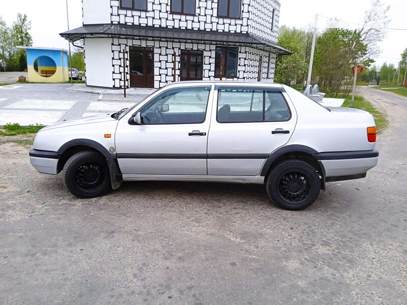 Седан Volkswagen Vento 1995 в Камне-Каширском