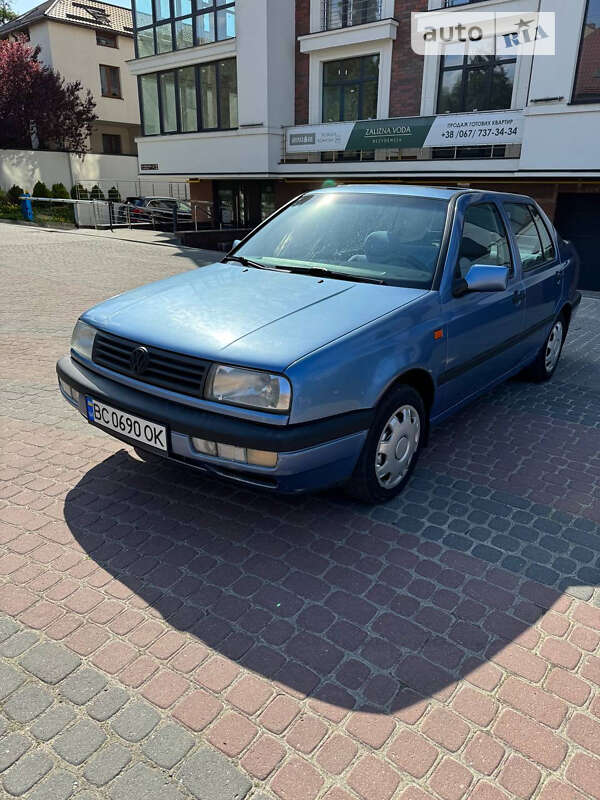 Седан Volkswagen Vento 1993 в Львове