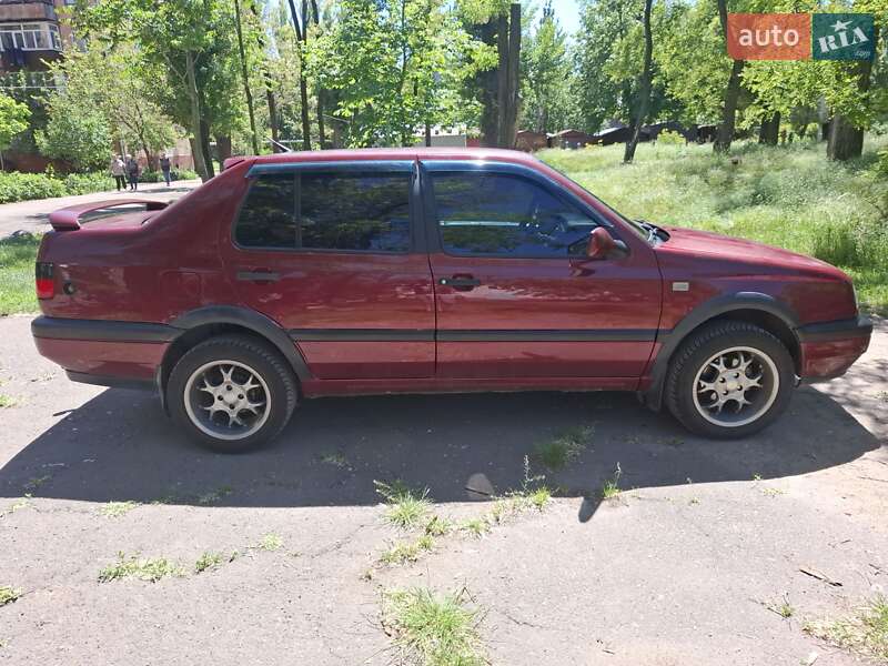 Седан Volkswagen Vento 1995 в Кривом Роге