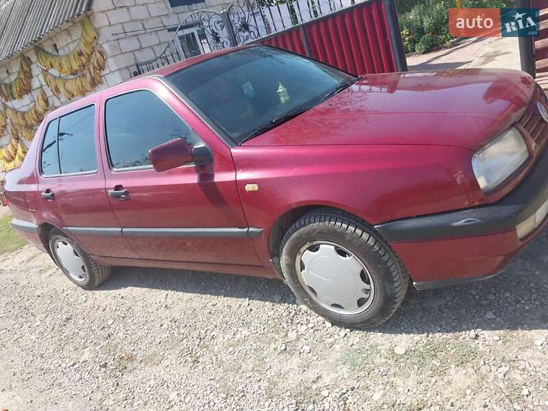 Седан Volkswagen Vento 1996 в Каменец-Подольском