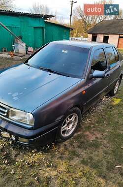 Седан Volkswagen Vento 1995 в 