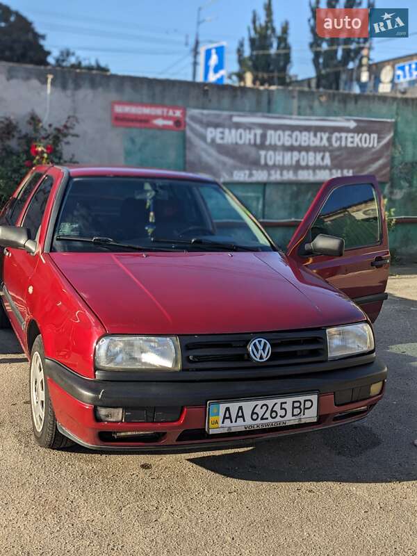 Седан Volkswagen Vento 1995 в 