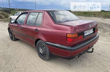 Седан Volkswagen Vento 1992 в Житомире