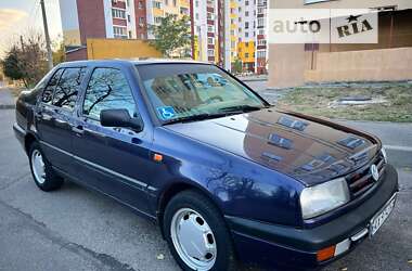 Седан Volkswagen Vento 1995 в Харькове