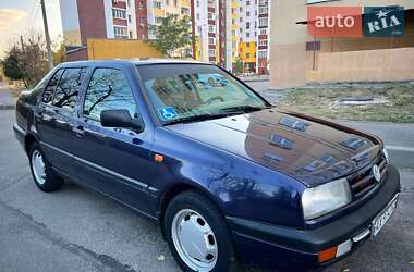 Седан Volkswagen Vento 1995 в Харькове