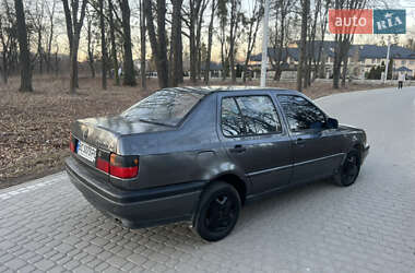 Седан Volkswagen Vento 1992 в Жовкве