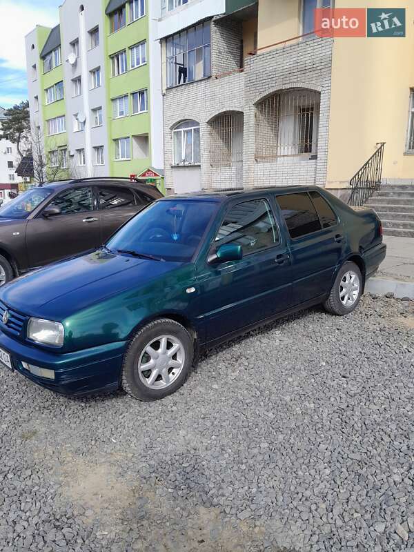 Седан Volkswagen Vento 1997 в 