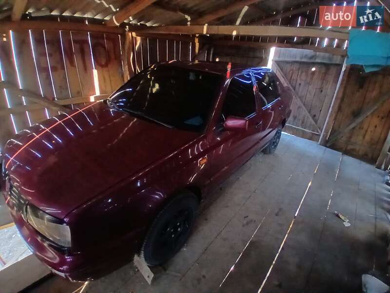 Седан Volkswagen Vento 1996 в Долине