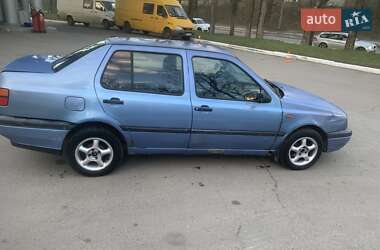 Седан Volkswagen Vento 1992 в 