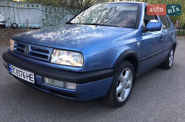 Седан Volkswagen Vento 1992 в 