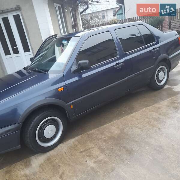 Седан Volkswagen Vento 1994 в 