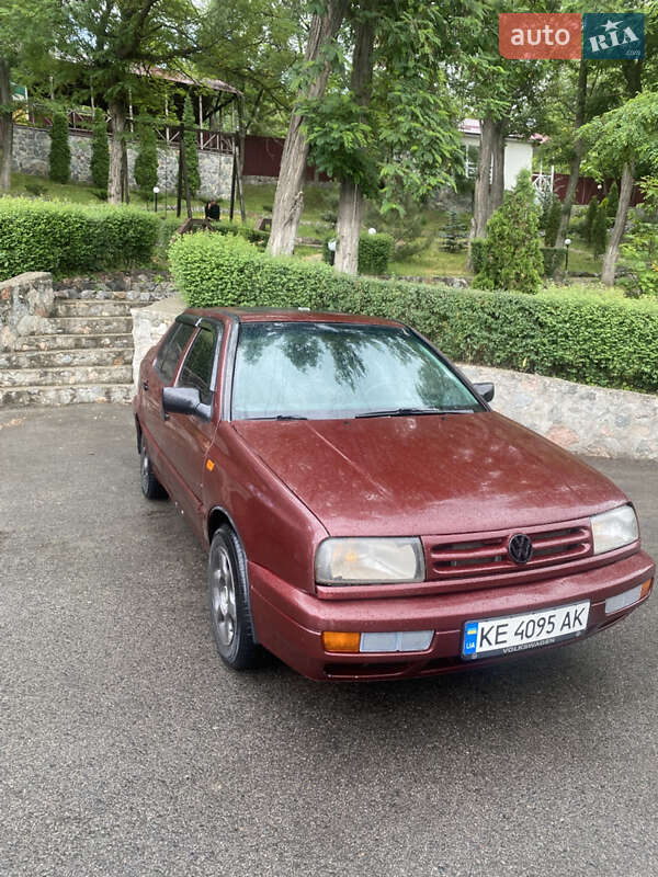 Седан Volkswagen Vento 1994 в Кропивницькому