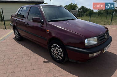 Седан Volkswagen Vento 1995 в Стрые