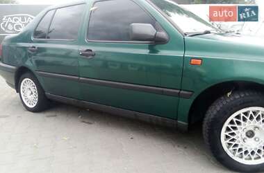 Седан Volkswagen Vento 1995 в Черновцах