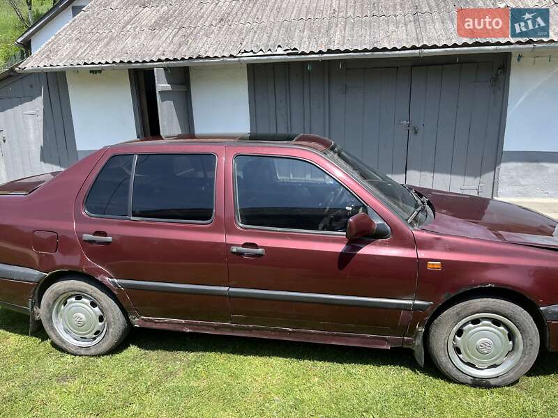 Седан Volkswagen Vento 1993 в Городенке