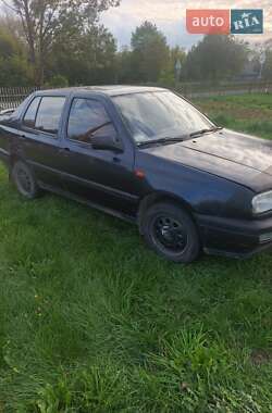 Седан Volkswagen Vento 1992 в  фото 5 Седан Volkswagen Vento 1992 в