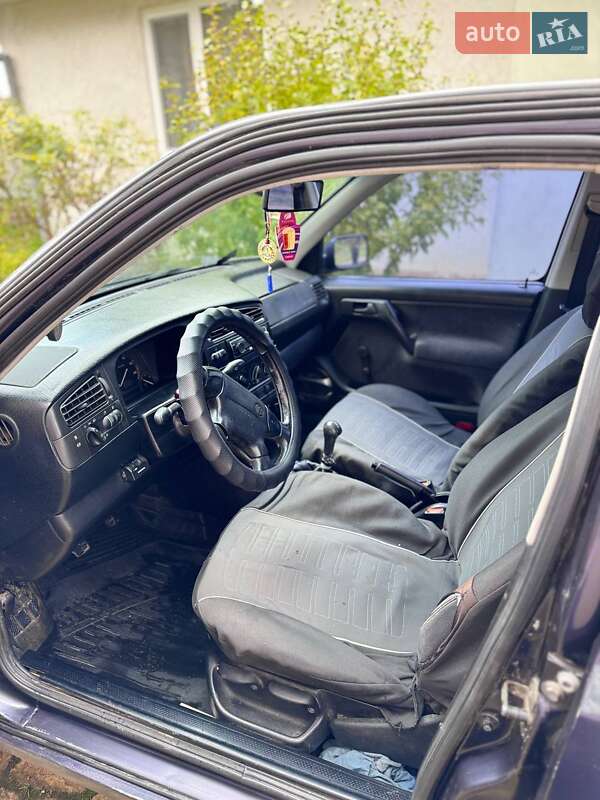 Седан Volkswagen Vento 1996 в Надворной