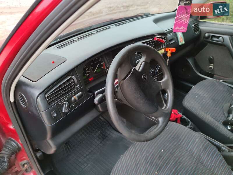 Седан Volkswagen Vento 1996 в Нововолынске