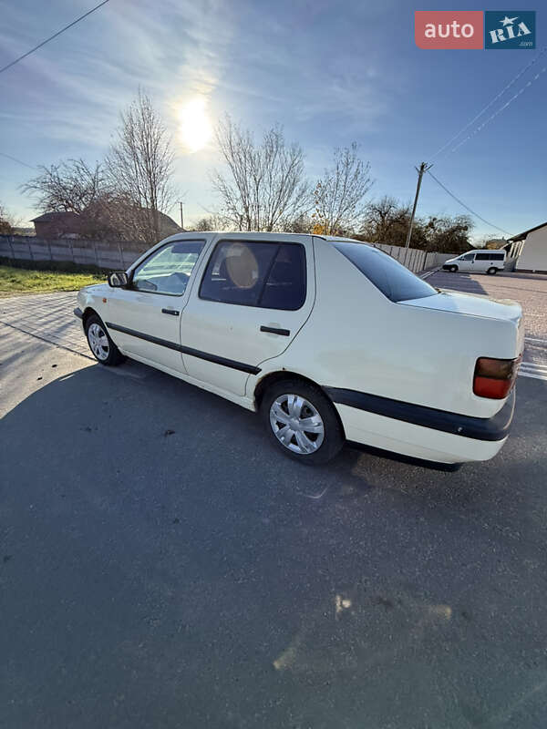 Седан Volkswagen Vento 1995 в Рава-Русской