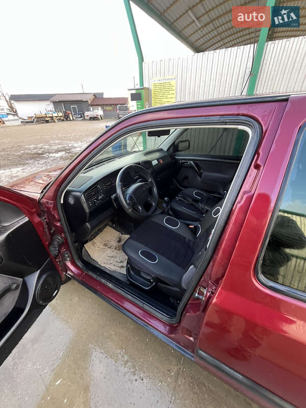 Седан Volkswagen Vento 1995 в Черновцах