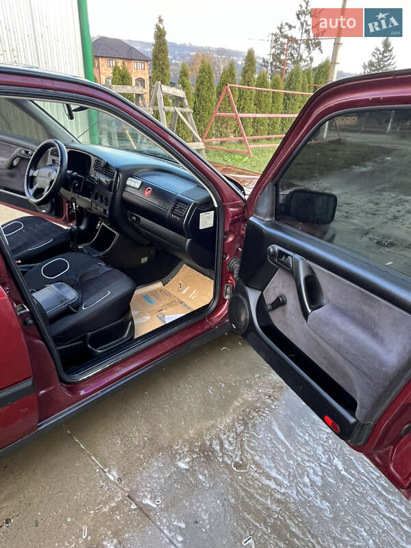 Седан Volkswagen Vento 1995 в Черновцах