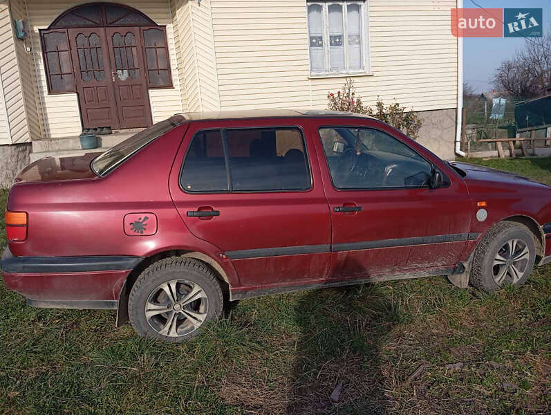 Седан Volkswagen Vento 1992 в Чудее