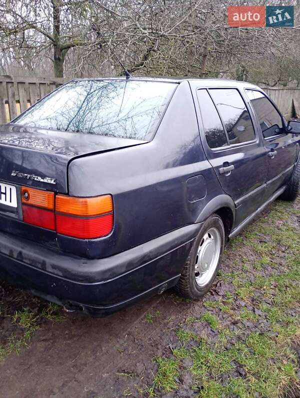 Седан Volkswagen Vento 1994 в Шишаках