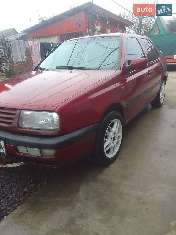 Седан Volkswagen Vento 1993 в Ужгороді