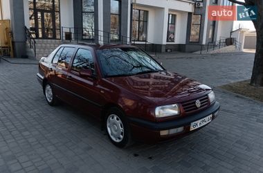 Седан Volkswagen Vento 1997 в Березному