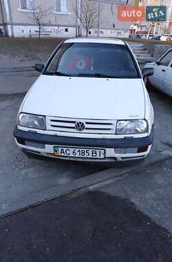 Седан Volkswagen Vento 1993 в Вараші