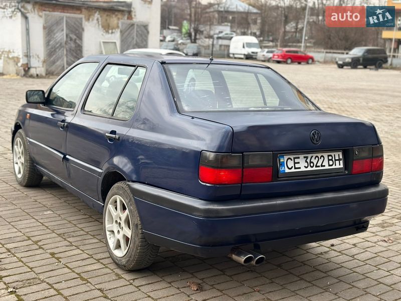 Седан Volkswagen Vento 1993 в Черновцах