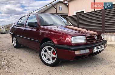 Седан Volkswagen Vento 1993 в Чернівцях
