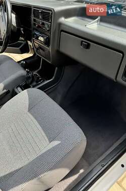 Хэтчбек Volvo 340 1989 в 