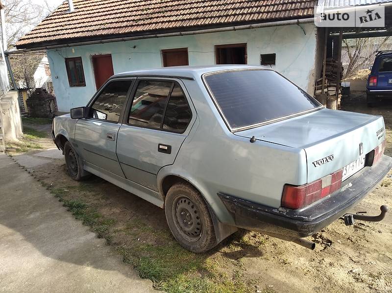 Седан Volvo 360 1989 в Городку