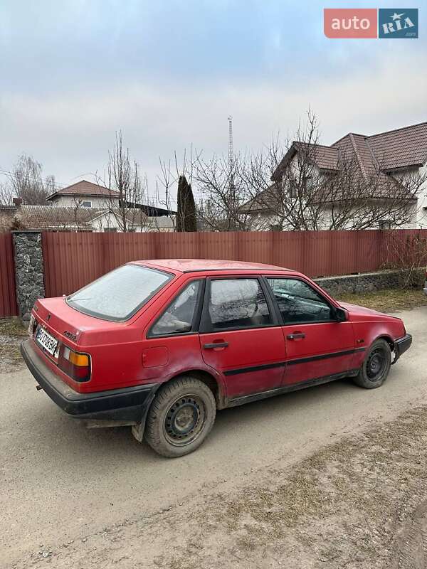 Хэтчбек Volvo 440 1991 в Шумске
