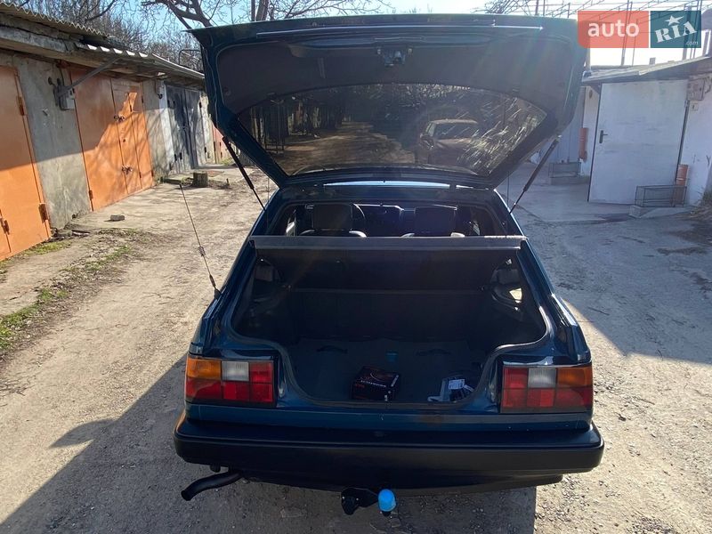 Хэтчбек Volvo 440 1990 в Одессе