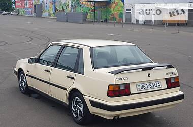 Седан Volvo 460 1992 в 