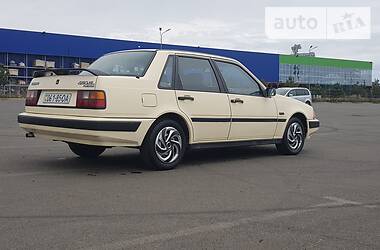 Седан Volvo 460 1992 в 