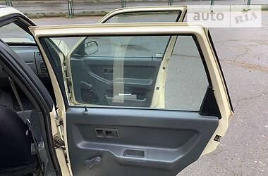 Седан Volvo 460 1992 в 