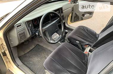 Седан Volvo 460 1992 в 