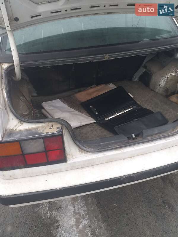 Седан Volvo 460 1993 в Звягелі