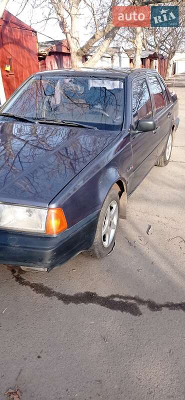 Седан Volvo 460 1992 в Кривом Роге